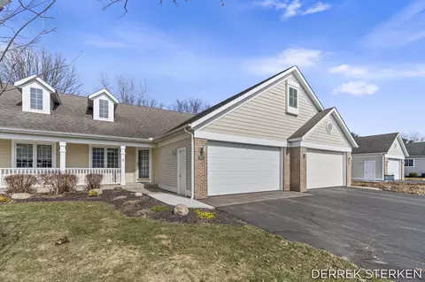 8955 N Clearwater Dr, Zeeland, MI 49464