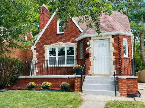 15784 Pinehurst St, Detroit, MI 48238