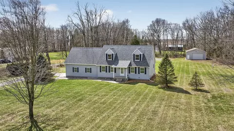 5452 Oakpoint Rd, Jackson, MI 49201