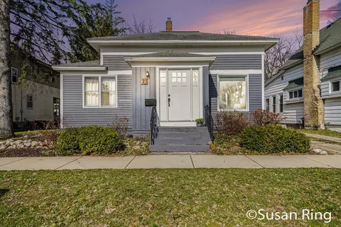 71 Eastmanville St, Coopersville, MI 49404