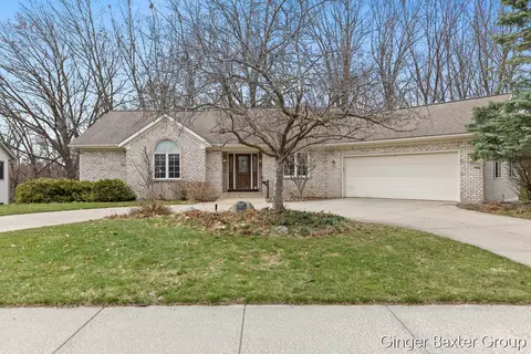 3841 Summit View Dr NE, Grand Rapids, MI 49525