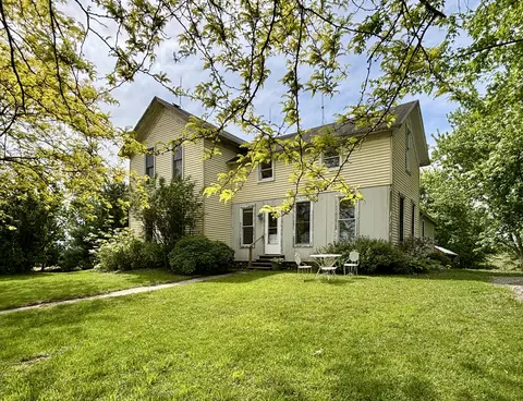 1652 Olive Branch Rd, Galien, MI 49113