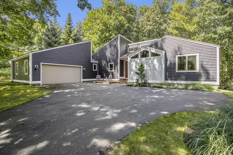 5410 W Oak Ridge Rd, Ludington, MI 49431