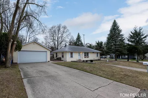 2208 Dawson Ave NE, Grand Rapids, MI 49505