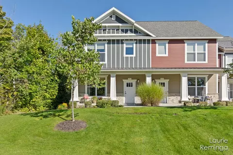 151 Tamarack Ln NE, Rockford, MI 49341