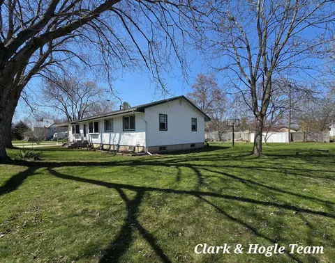 Exterior - 645 E Lyons St, Lyons, MI 48851 photo 3 of 7