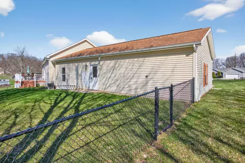 Exterior - 12201 Dylan Ln, Parma, MI 49269 photo 16 of 18