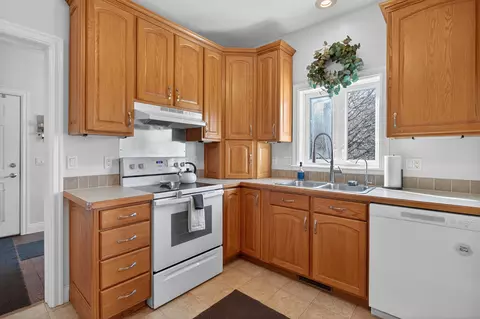 Kitchen - 12201 Dylan Ln, Parma, MI 49269 photo 4 of 6