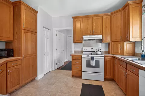 Kitchen - 12201 Dylan Ln, Parma, MI 49269 photo 3 of 6