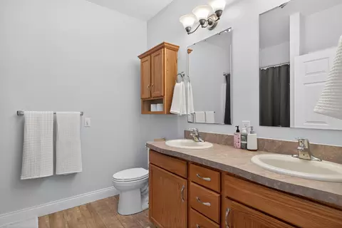 Bath - 12201 Dylan Ln, Parma, MI 49269 photo 1 of 4