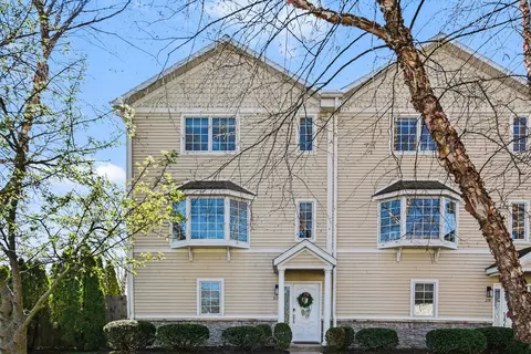217 W Merchant St, New Buffalo, MI 49117