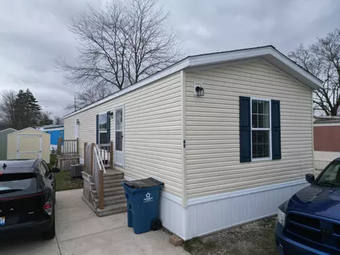 333 E Lakewood Blvd #69, Holland, MI 49424