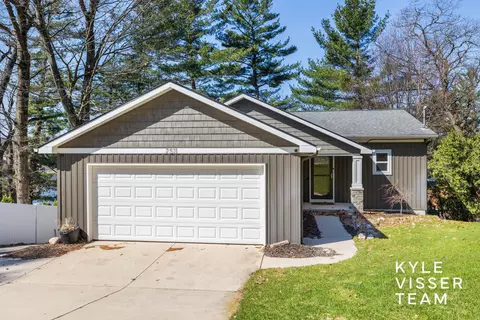 Exterior - 7511 Ravine Dr NE, Belding, MI 48809 photo 2 of 11