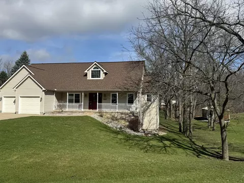 13574 Orchard Ct, Gregory, MI 48137