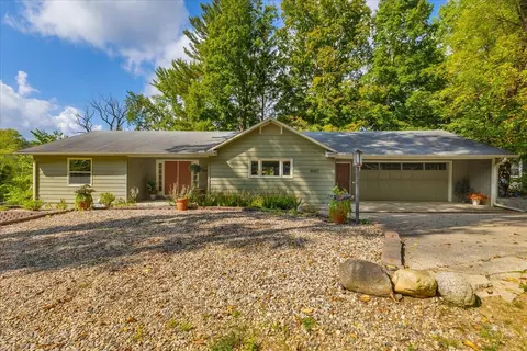 45417 15th Ave, Bloomingdale, MI 49026
