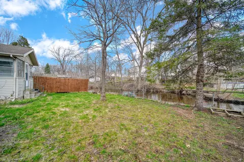 Exterior - 208 Thorpe Dr, Jackson, MI 49203 photo 3 of 8