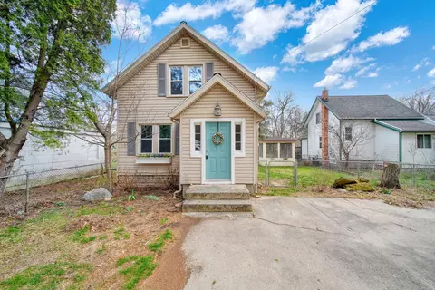 208 Thorpe Dr, Jackson, MI 49203