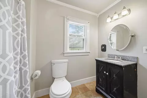 Bath - 208 Thorpe Dr, Jackson, MI 49203 photo 1 of 2