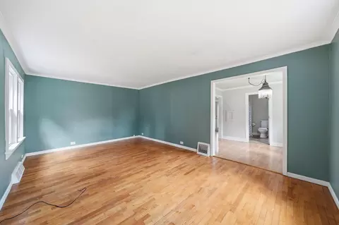 Living - 208 Thorpe Dr, Jackson, MI 49203 photo 1 of 2