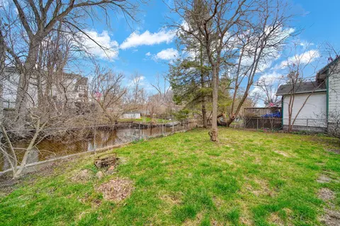 Exterior - 208 Thorpe Dr, Jackson, MI 49203 photo 6 of 8