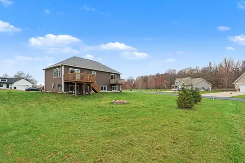Exterior - 1069 S Stoneridge Dr, Plainwell, MI 49080 photo 3 of 4