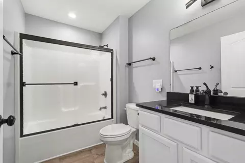 Bath - 1069 S Stoneridge Dr, Plainwell, MI 49080 photo 3 of 6