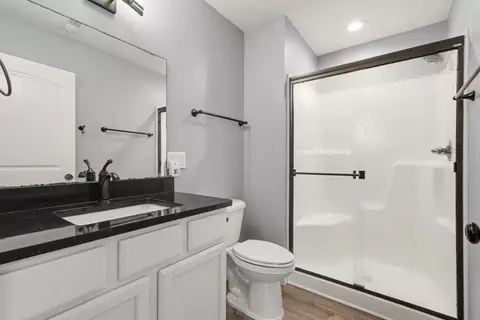Bath - 1069 S Stoneridge Dr, Plainwell, MI 49080 photo 2 of 6