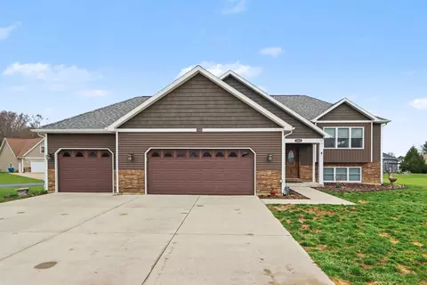 Exterior - 1069 S Stoneridge Dr, Plainwell, MI 49080 photo 2 of 4
