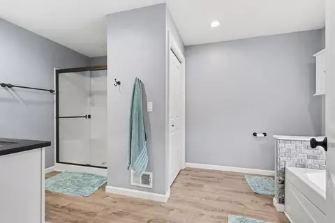 Bath - 1069 S Stoneridge Dr, Plainwell, MI 49080 photo 5 of 6