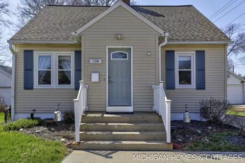 736 Lincoln Ave, Holland, MI 49423