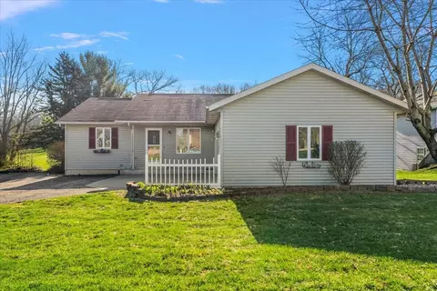 272 Fairway Ct, Plainwell, MI 49080