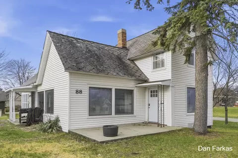 88 W Muskegon St, Cedar Springs, MI 49319