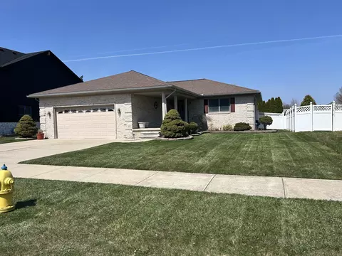 15972 Petros Dr, Rockwood, MI 48173