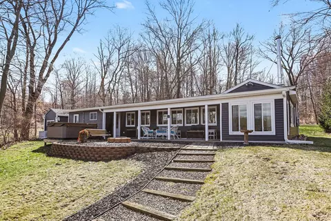 598 Scotts Dr, Delton, MI 49046
