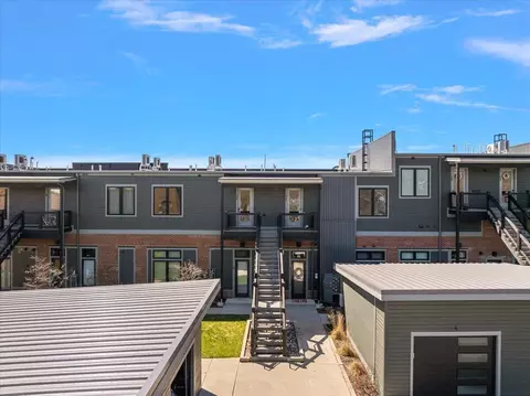 220 King St #10, Lowell, MI 49331