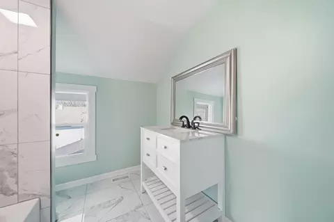 Bath - 316 Carr St, Jackson, MI 49201 photo 2 of 3