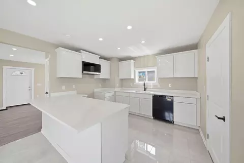 Kitchen - 316 Carr St, Jackson, MI 49201 photo 2 of 4