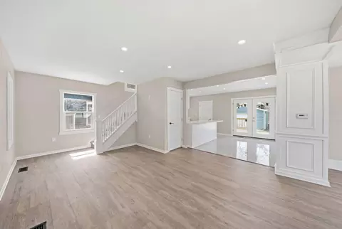 Living - 316 Carr St, Jackson, MI 49201 photo 3 of 3