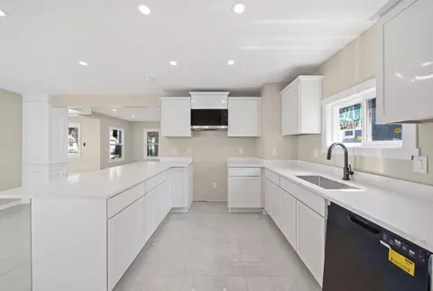 Kitchen - 316 Carr St, Jackson, MI 49201 photo 3 of 4