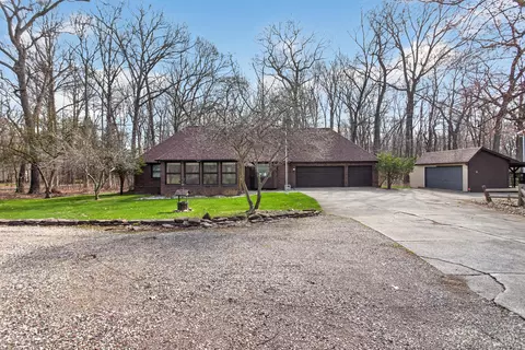 6284 Stofer Rd, Chelsea, MI 48118