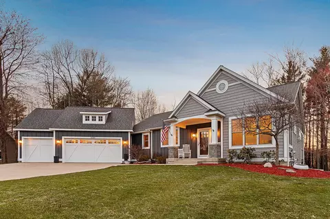 16359 W Willow Dr, Spring Lake, MI 49456