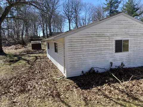 Exterior - 11650 Thrush Dr, Lakeview, MI 48850 photo 6 of 9