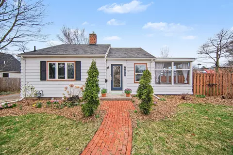1425 Iroquois Pl, Ann Arbor, MI 48104