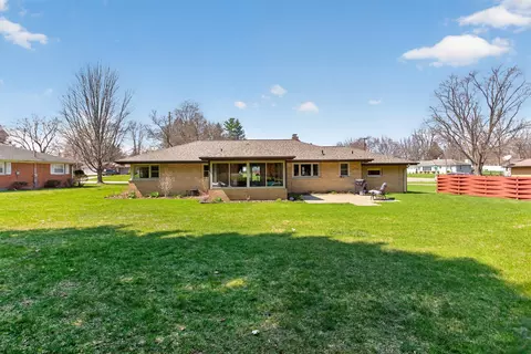 1097 Westfield Dr, Jackson, MI 49203 photo 2
