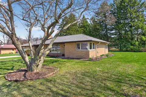 1097 Westfield Dr, Jackson, MI 49203 photo 3
