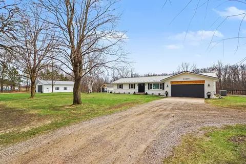 22381 N Angling Rd, Centreville, MI 49032