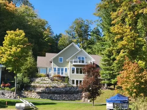 487 Sawyer Blvd, Newaygo, MI 49337