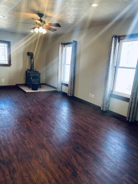 Living - 547 Ionia St, Belding, MI 48809 photo 2 of 2