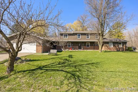1555 Knapp St NE, Grand Rapids, MI 49505