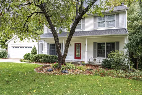 2243 Waterford Way NE, Grand Rapids, MI 49525